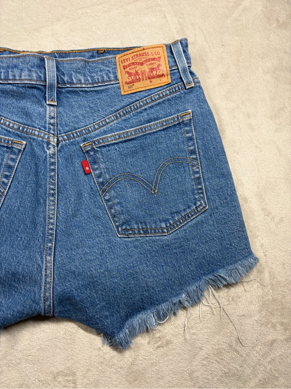 Levi’s Women’s 501 High Rise Cotton Blend Button Fly Blue Jean Denim Shorts 29 - Picture 3 of 16